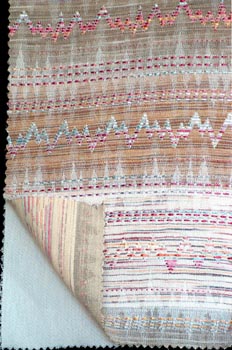 Doble faz pegado a dibujo étnico