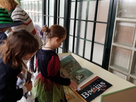 2017_10_31_TALLER DE LECTURAS MONSTRUOSAS EN EL PATIO 10