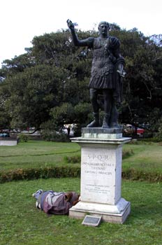 Estatua a Trajano en la Plaza Lavalle de Buenos Aires, Argentina