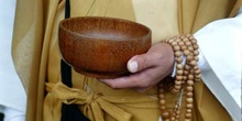 Cuenco y rosario budista