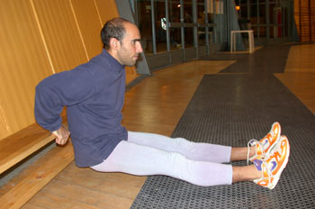 Persona haciendo flexiones