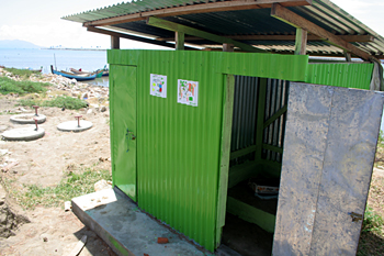 Letrinas nuevas, Campamento de pescado, Alunaga, Sumatra, Indone