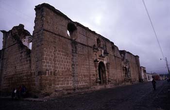 Ruinas de una iglesia en Antigua, Guatemala