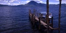 Embarcadero en el lago Atitlán, Guatemala