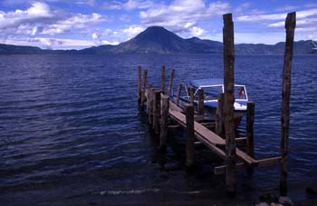 Embarcadero en el lago Atitlán, Guatemala
