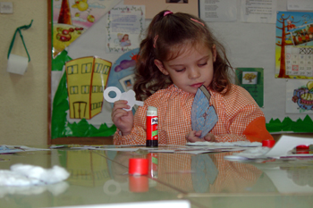 Realizando manualidades