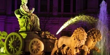 Iluminación de la fuente de Cibeles con motivo de la Boda Real