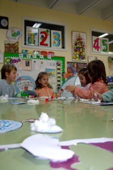 Realizando manualidades