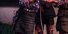 Jóvenes con vestimenta tradicional en Sololá, Guatemala