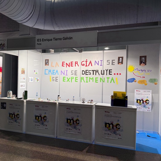 Stand del IES Enrique Tierno Galván en la Feria Madrid es Ciencia 2026