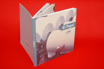 Cubierta en papel de un libro