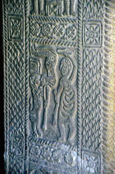 Detalle medio de la jamba de la iglesia de San Miguel de Lillo,