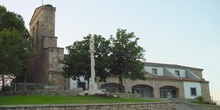 Iglesia de de la Asunción y Cruceiro en Pelayos de la Presa