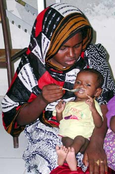 Niño comiendo, Rep. de Djibouti, áfrica