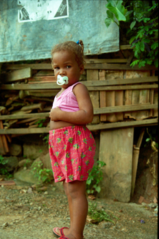 Niña de una favela de Rio de Janeiro, Brasil