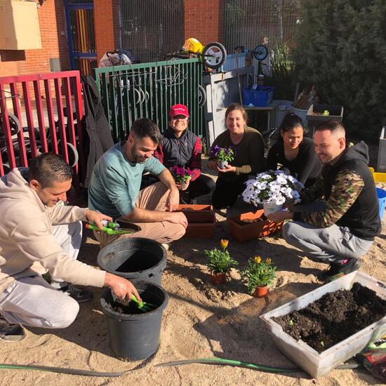TRABAJANDO EN EL HUERTO