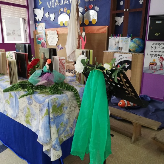 Mercadillo de Libros, premiados, y exposición de trabajos. Día del Libro curso 18-19 20