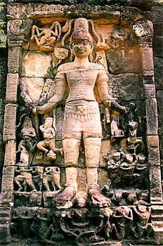 Relieve de cuerpo femenino en Angkor, Camboya