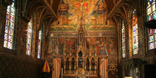 Interior de la Basílica de la Santa Sangre, Brujas, Bélgica