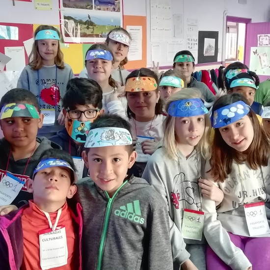 Talleres de chapas con iconos olímpicos, viseras y papiroflexia. 11