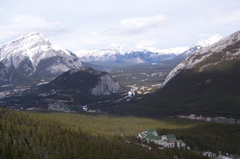 Montaña Túnel (1692m) y Montaña Cascade (2998m)