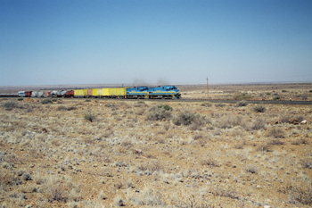 Tren de gasoil en el Kalahari, Namibia