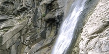 Cascada en el Barranco de Sorrosal, Huesca