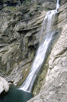 Cascada en el Barranco de Sorrosal, Huesca