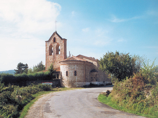 Vista de iglesia en Navarredonda