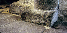 Conjunto de basas decoradas en la iglesia de San Miguel de Lillo