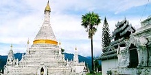 Conjunto monumental en piedra blanca, Chiang Mai, Tailandia