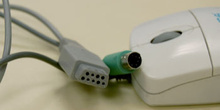 Detalle de conectores de ratón, puerto Serie y PS2