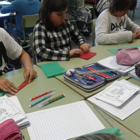 Día del libro. Escribimos nuestro libro, lo leemos a nuestros compis y regalamos una flor 2