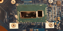 Microprocesador Intel SR170 soldado en la placa de un ordenador portátil