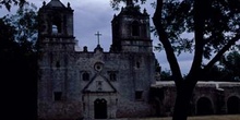 Iglesia antigua dos campanarios