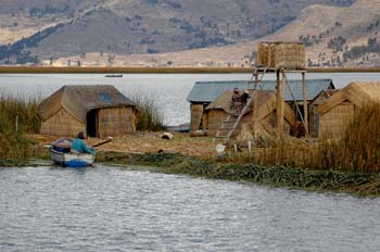 Vivienda de los Uros en el lago Titicaca, Perú