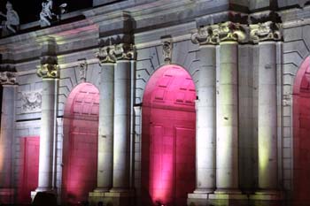 Arcos de la Puerta de Alcalá iluminados