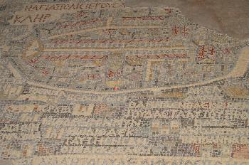 Mosaico con el mapa de Jerusalén en la iglesia de San Jorge, Mád