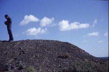 Hombre sobre montículo, Canarias