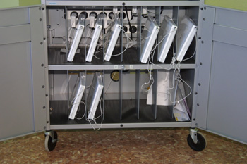 Ordenadores portátiles recargando