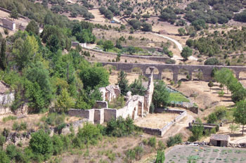 Acueducto e Iglesia de San Miguel, Pedraza, Segovia, Castilla y