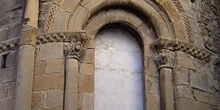 Detalle de la ventana del ábside central, Jaca, Huesca