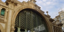 Arco de entrada del mercado de Zaragoza