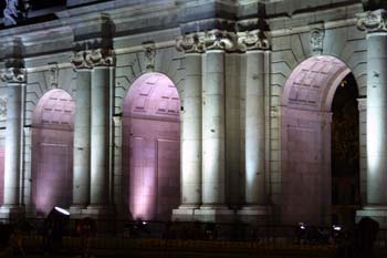 Arcos de la Puerta de Alcalá iluminados