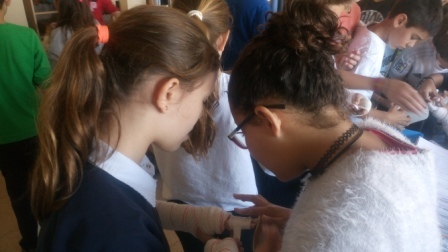 2017_10_SEXTO_TECNICAS DE VENDAJES EN CCNN_FDLR_LAS ROZAS 13