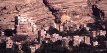 Palacio sobre la Roca, en el valle de Wadi Dhahr, Yemen