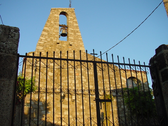Vista de campanario de iglesia en Rozas de Puerto Real