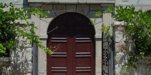 Puerta de iglesia en Colmenarejo