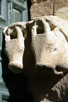 Detalle de la puerta lateral de la Iglesia de Santa María del Ca