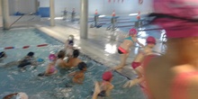  jugamos en la piscina 4